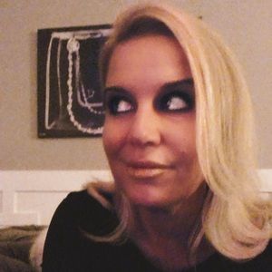 Meet your Posher, Holly